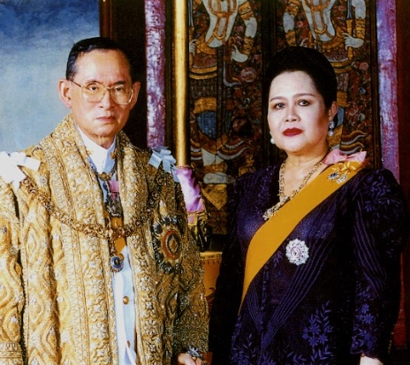 ไฟล์ พระบรมฉายาลักษณ์ พระบาทสมเด็จพระเจ้าอยู่หัวฯ (รัชกาลที่ 9) และสมเด็จพระนางเจ้าฯ พระบรมราชินีนาถ